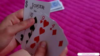 صغيرة الثدي شقراء مثيرة في غرفة نومها.أنها قبلة و مص الثدي قبل أن يلعق لها كس حلق.انها facerides صغير فاتنة في 69er