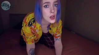 Stacy Volana spanks ny fotsy lehibe boriky till izy tsy afaka ny tsy handray intsony