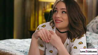 Ť�幅なマトリックにstepbrothers gfやseducesます。彼らはkissのbusty赤毛licks彼女のcunt.そして、指で彼女と彼女の玩具商品