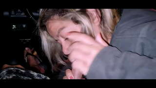 Men yosh qizga yordam berish uchun men bilan sayr qildim-va u nima qilganiga qarang.