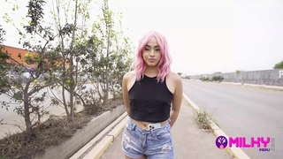 ���ેરુવિયન તેના દેશમાં કામ શોધી શકતો નથી અને તે પોતાને પૈસાના બદલામાં તેના શરીરને આપવાની જરૂરિયાતમાં શોધે છે