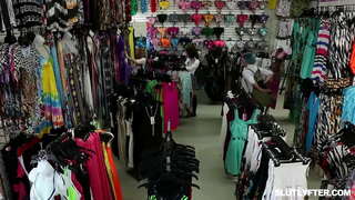 Blondie jèn timoun Haley Pèl souse kòk chante ak resevwa pussy li foutu pwi enflasyon nan an menm tan an