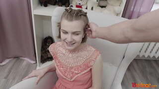 18videoz - Ils POV style qu&#039;elle lui donne une grande pipe sensuelle