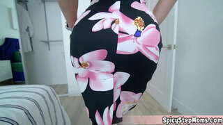 Stepmother ka disa probleme, Ajo është një nymphomaniac dhe ajo nuk mund të shihet lënë