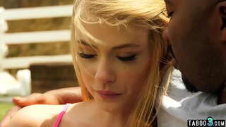 Skinny vitregă interrasial futut de BBC vitreg în grădină