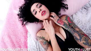 Күркәм, уның беренсе порно видео төшөрөп мексиканка Китция ИНТРО