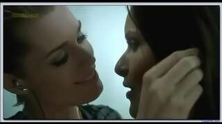 Rebecca Romijn Rie Rasmussen lesbian halik sa Femme Fatale