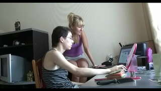 A potom kolega trvá jeho gombík