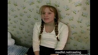 Drăguț Katie încearcă porno rol