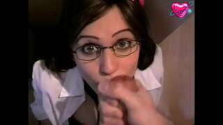 Pinto bonito de óculos fica bom