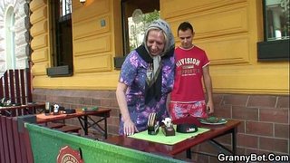 Велики бака сисе фуцкед хард