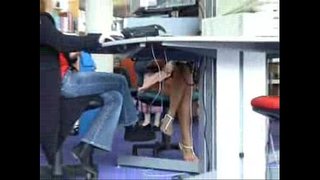 נסתרת הספרייה מתחת לחצאית