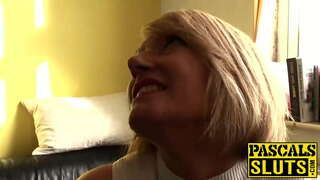 Sexy matotra slut Amy mila ratsy mahery vaika amin'ny akoho lehibe