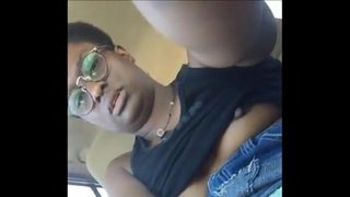 Энд би машиндаа байна