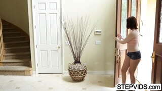 Полубрат јебе своју топлу Майю Кендрик