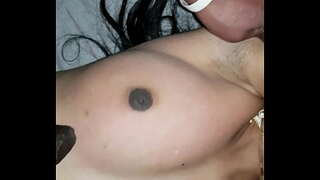 Ујак курац Маэсвари у груди и испод пазуха