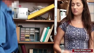 ���ေးအရာရှိမျိုင်းနှင့်ဂရုလီလီဒမ်စိုလာျသာ doggystyle