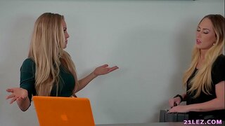 Агент-лезбејка ухваћен на сексуални шпионку