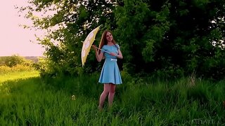 Â�クライナの美しさCanara脱衣屋外