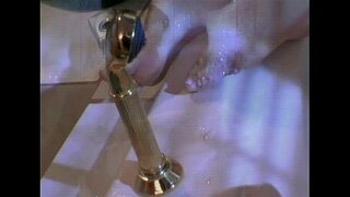 Пожудно лезбејке фуцкед у кади