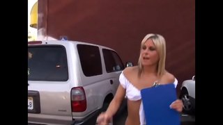 Μωρό χρειάζεται σκληρή πούτσα στο υγρό ξυρισμένο μουνί