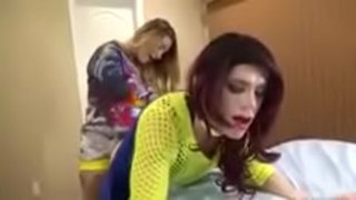 Sissy strapon par top femme dominante