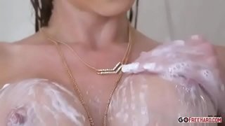 ���ะไรคือชื่อของเธอ pls?