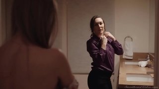 FETELE FOARTE SEXY SE ÎNTÂLNESC DUPĂ SEPARARE ȘI DAU DRAGOSTE