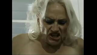 Olgun Kathy Jones gets becerdin içinde the mutfak tarafından iki dudes