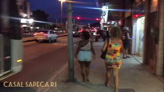 AMOSAR NO LADO OESTE, CAMIÑANDO SEN CALCINHA